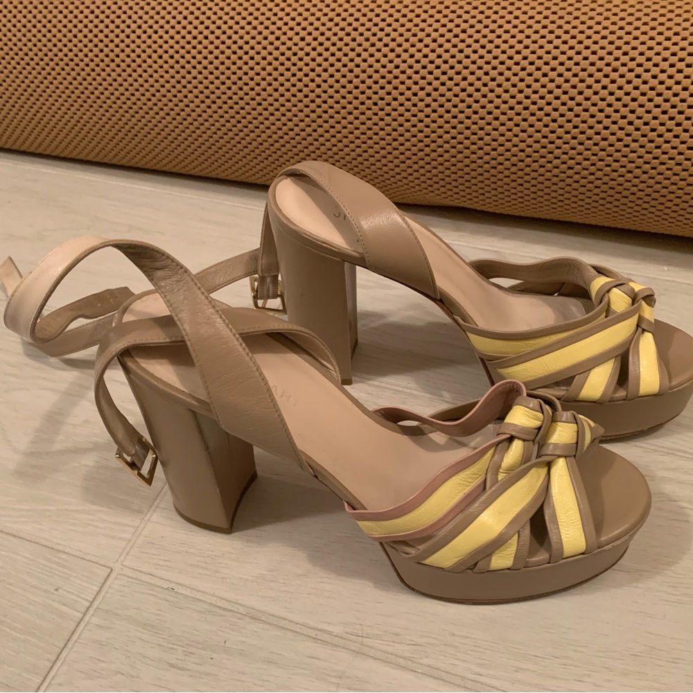Jill Stuart Chunky Tan/Yellow Open Toed Block Heel - Size 38